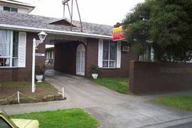 Colonial Lodge Motel